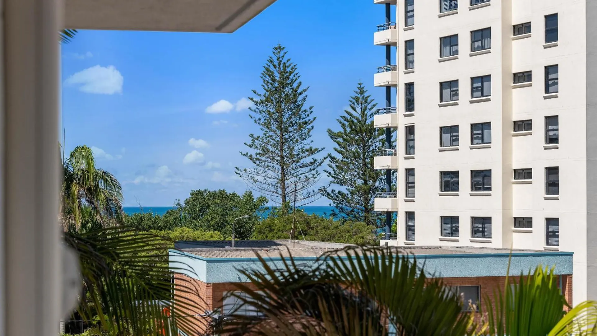 1Br With Private Balcony At Beach Club Resort Mooloolaba